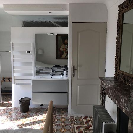 Bed and Breakfast Mas A Cheval-Blanc En Provence Exterior foto