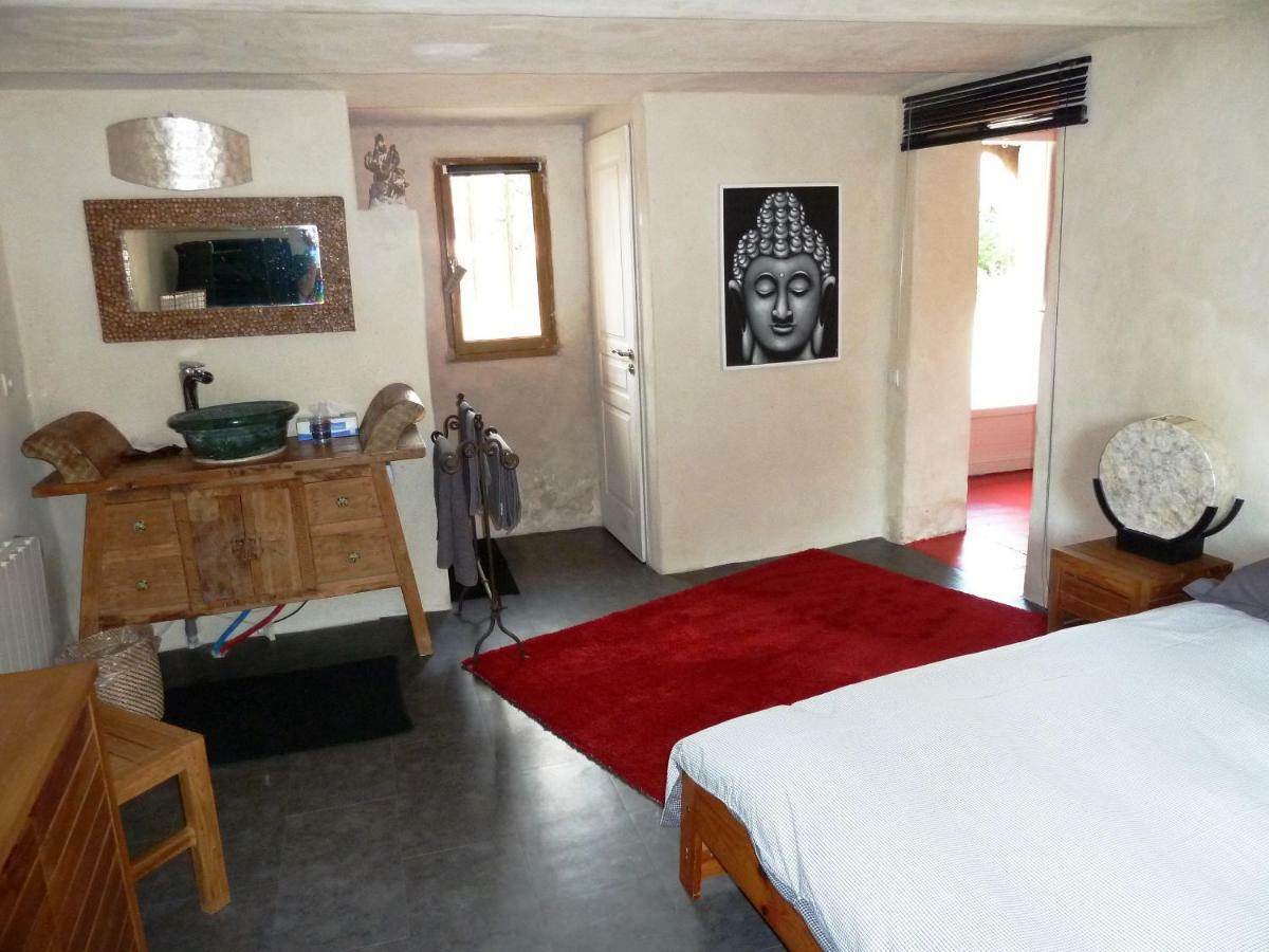 Bed and Breakfast Mas A Cheval-Blanc En Provence Exterior foto