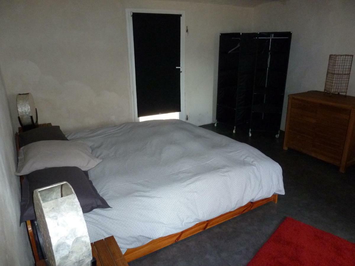 Bed and Breakfast Mas A Cheval-Blanc En Provence Exterior foto
