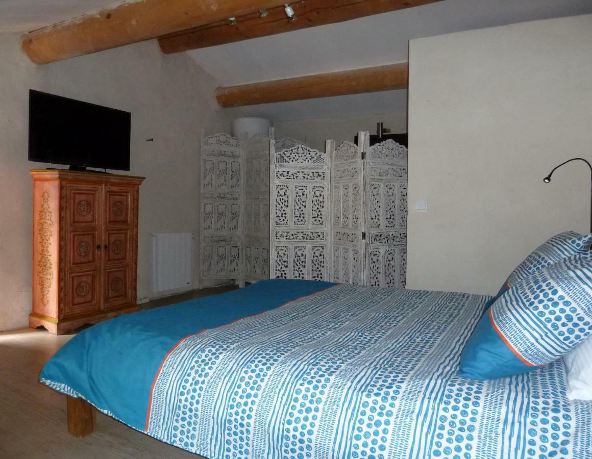 Bed and Breakfast Mas A Cheval-Blanc En Provence Exterior foto