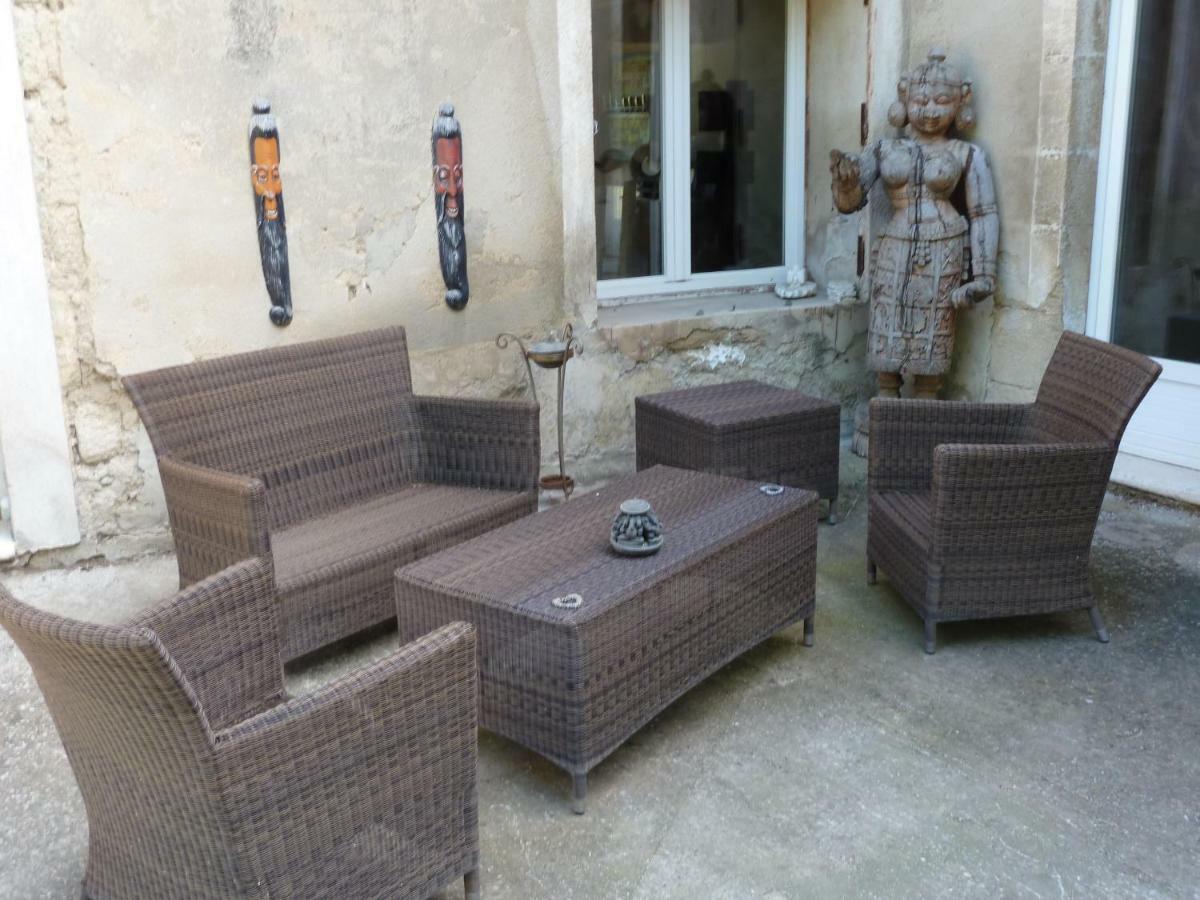 Bed and Breakfast Mas A Cheval-Blanc En Provence Exterior foto