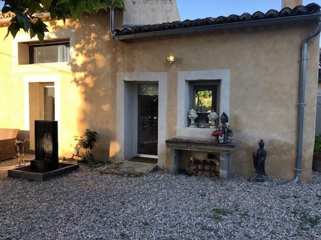 Bed and Breakfast Mas A Cheval-Blanc En Provence Exterior foto